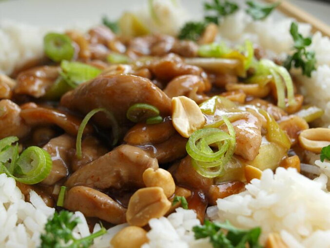 Kuřecí kung pao s arašídy z letáku Albert