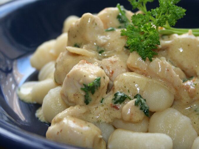 Gnocchi s kuřecím masem a máslovo-parmezánovou omáčkou