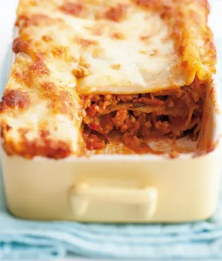 Lasagne s kuřecím masem a rajčaty