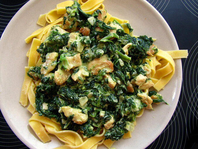 Tagliatelle s kuřecím masem a špenátem