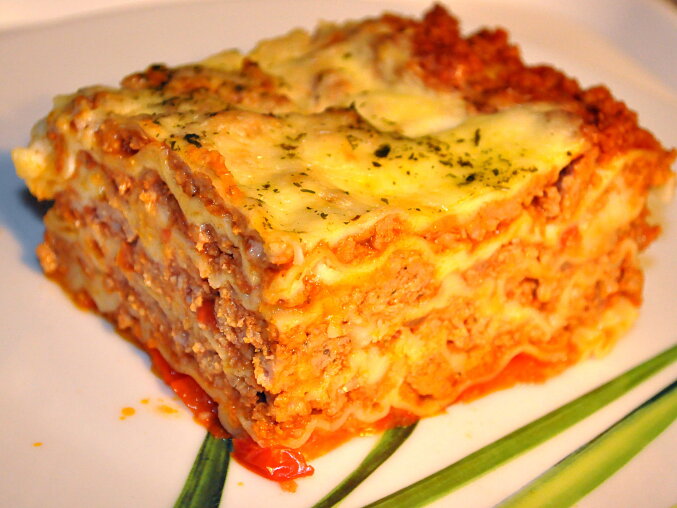 Lasagne s mletým masem a bešamelem