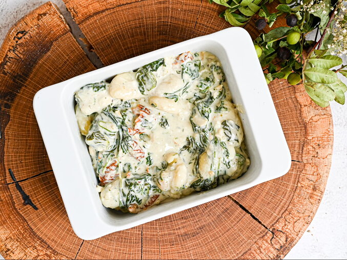 Zapečené gnocchi se špenátem a třemi druhy sýrů