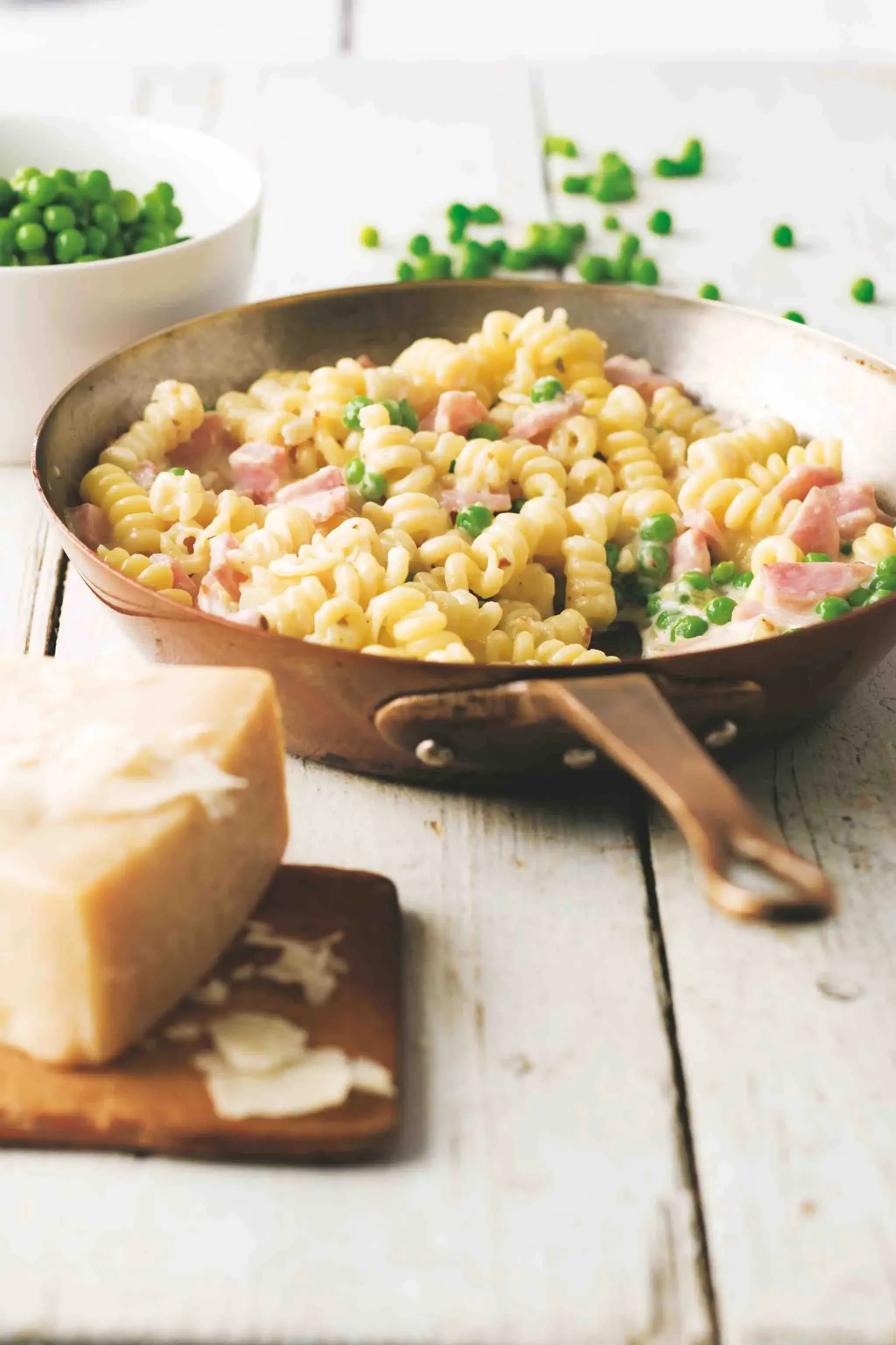 Fusilli se šunkou a hráškem