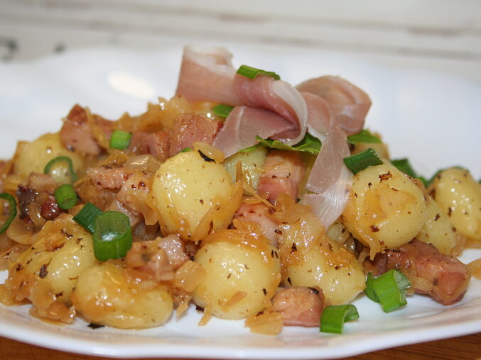 Gnocchi se zelím a slaninou po česku