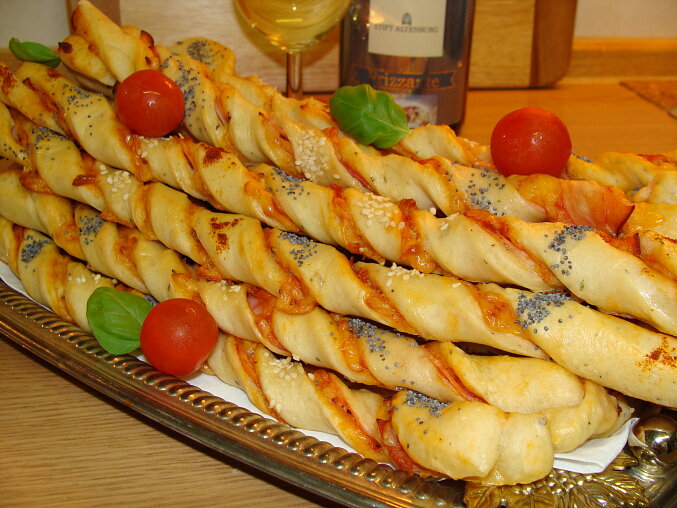 Domácí pizza tyčinky z kynutého těsta
