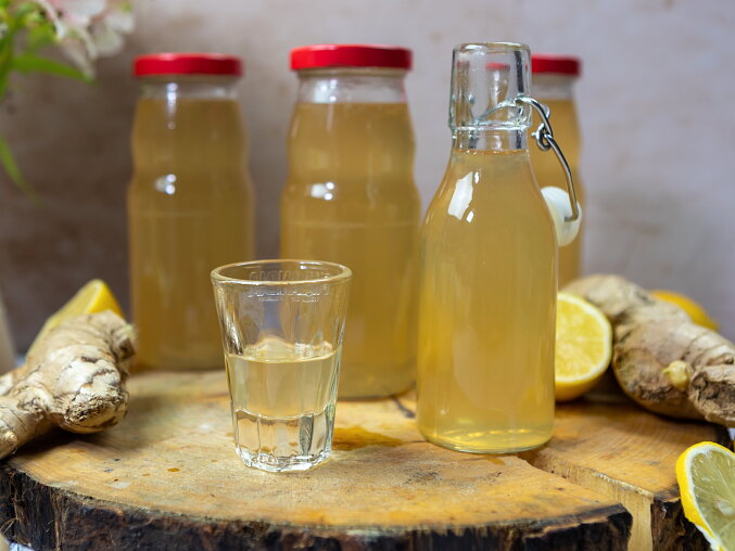 Domácí zázvorový sirup s citronem